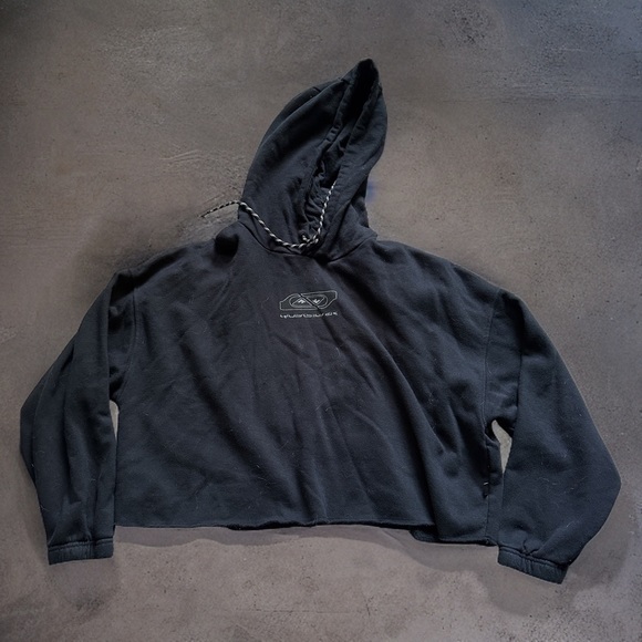 Quiksilver Logo cropped hoodie in washed black Exclusive at ASOS - Picture 8 of 8